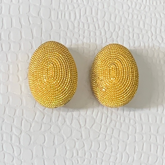 Vintage Designer Premier USA Gold Plated Clip on Earrings - Picture 1 of 13